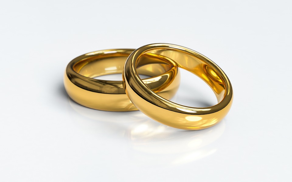 Snubní prsteny máme zlaté.
